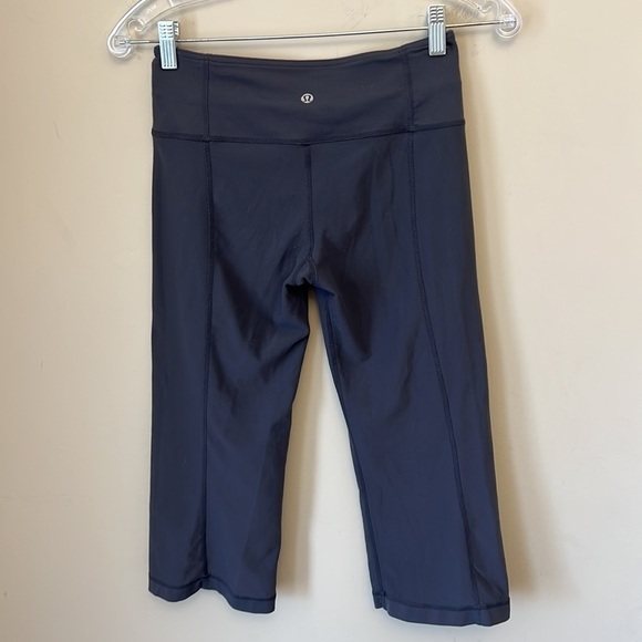 Lululemon Groove Crop Reversible Pants in Coal / Royalty / Royalty Space Dye - Picture 8 of 16